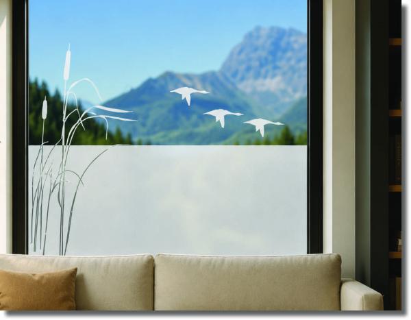 Fensterfolie Airfrida mit fliegenden Enten über Schilf als dekorativer Sichtschutz für Fenster und Glasflächen