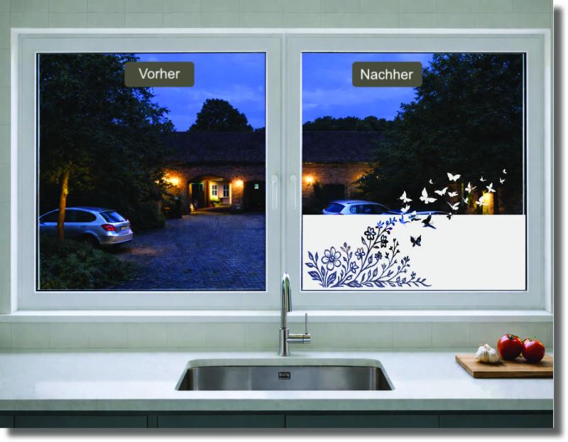 Milchglasfolie mit blumiger Ranke und fliegenden Schmetterlingen für natürliche Fensterdeko